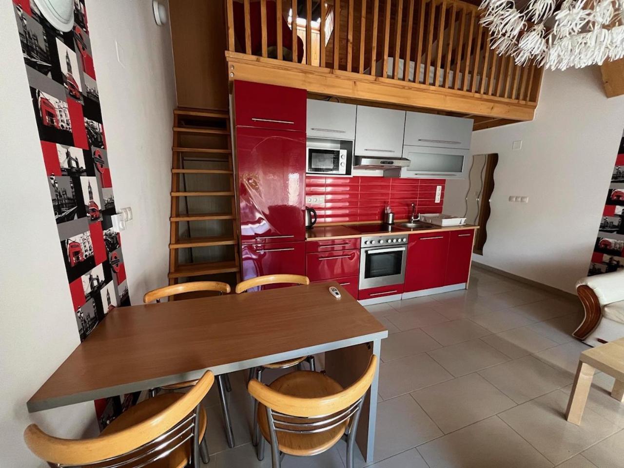 City Apartman Haz Balatonlelle Eksteriør bilde