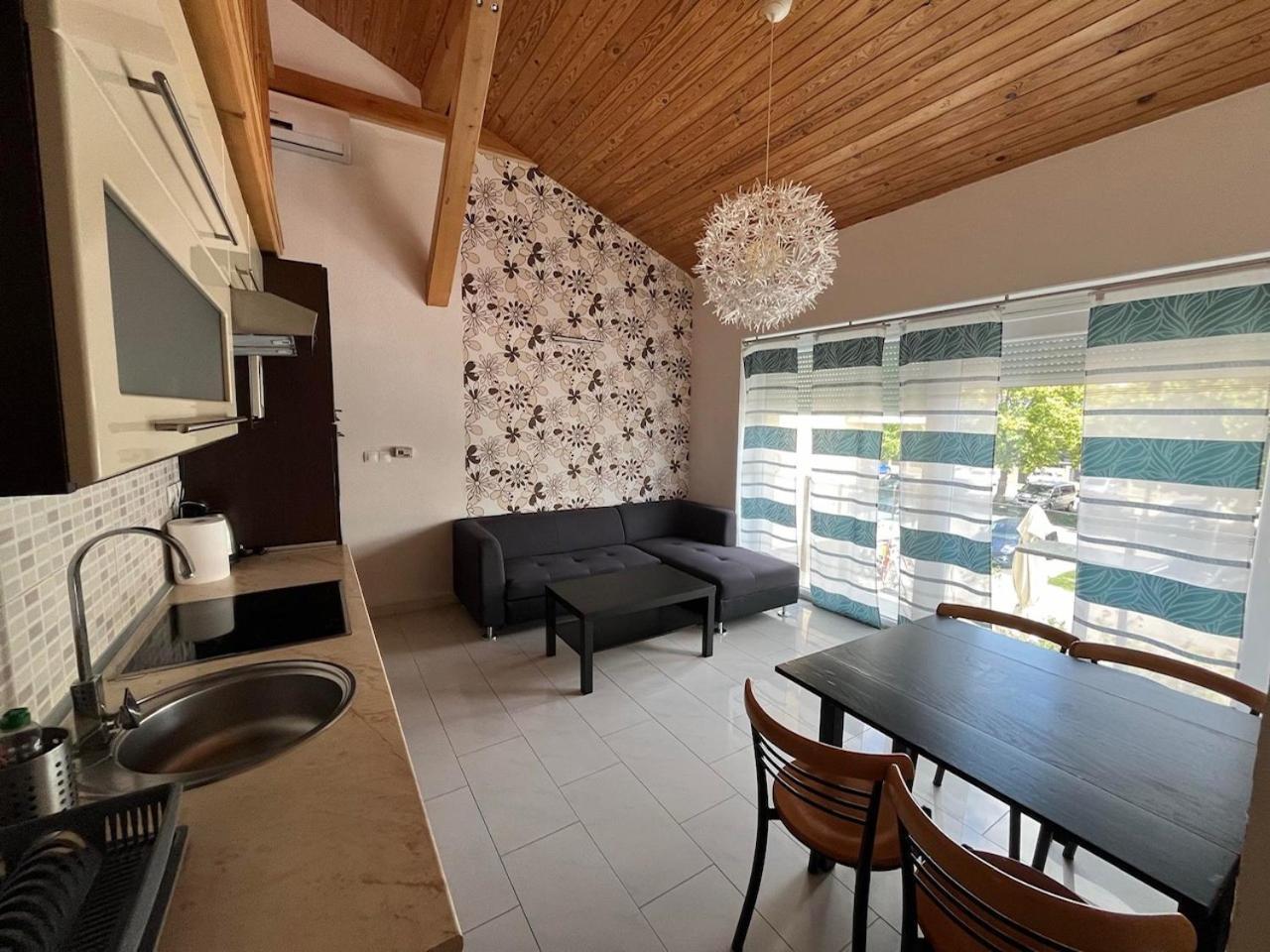 City Apartman Haz Balatonlelle Eksteriør bilde